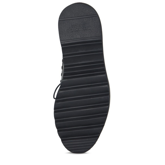 NWT. Stylish crumpled leather women derby shoes - Picture 8 of 12